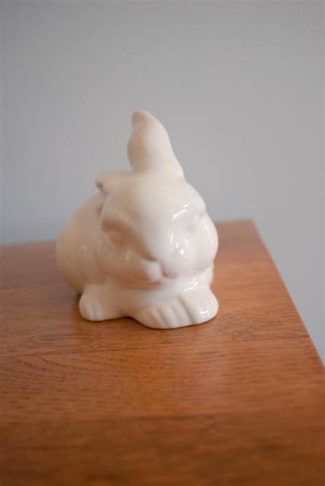 White Cottontail Bunny Rabbit Ceramic Cotton Ball Holderin