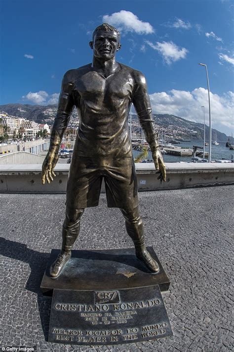 The statue of cristiano ronaldo by madeiran sculptor ricardo velosa. Cristiano Ronaldo statue reactions: The best tweets ...
