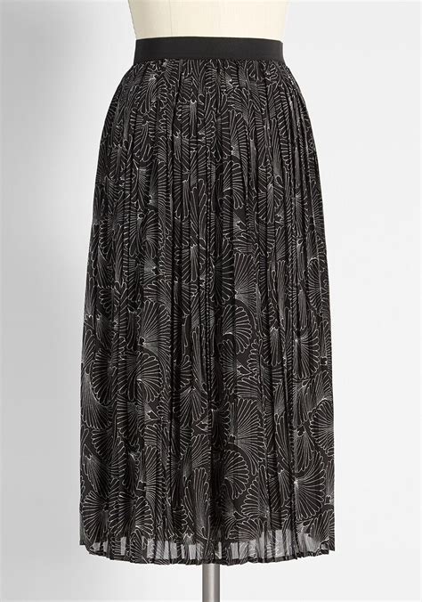 Beautifully Upbeat Pleated Midi Skirt This Black Midi Skirt From Our