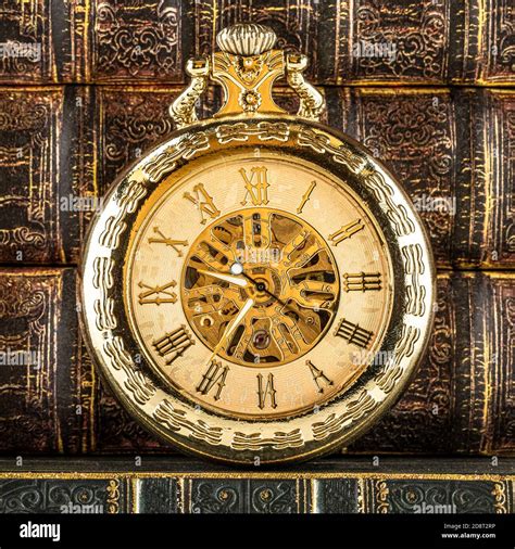 Spinning Clock Hi Res Stock Photography And Images Alamy