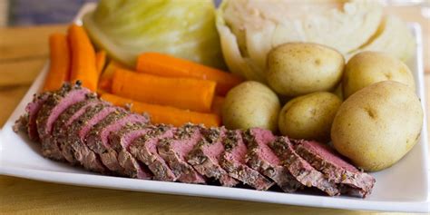Though they might seem odd to some people, these distinctly british and irish traditions are the likely the least popular aspect of the traditional christmas dinner for some (and the favourite for. Irish Boiled Dinner Recipe - New England, Jiggs, Colonist Meal