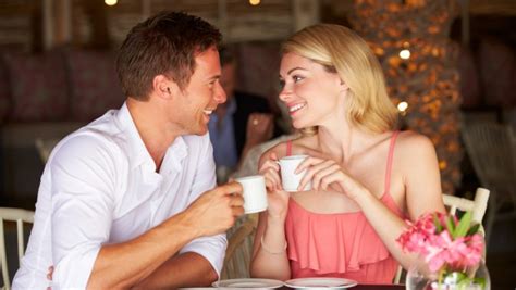 5 things you should avoid talking about on a first date