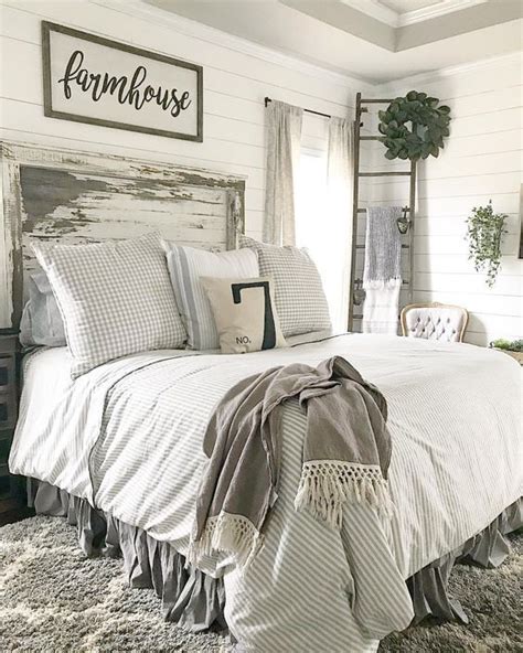 Thrift store finds and flea market treasures are the perfect farmhouse compliments, and with these 45+ farmhouse bedroom decor ideas you can. Farmhouse bedroom, white plank walls. | Farmhouse master ...