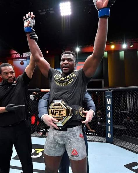 MMA UFC Francis Ngannou est le nouveau champion des poids lourds après sa victoire par K