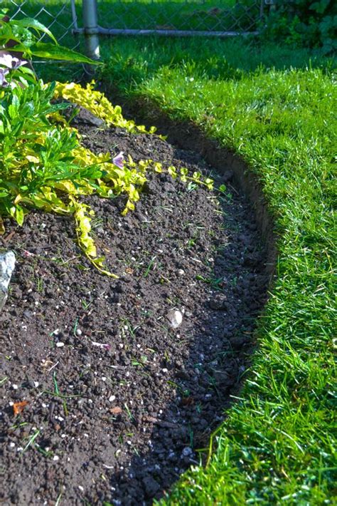 How To Create Flower Bed Edging Like A Pro Via Funky Junk Interiors