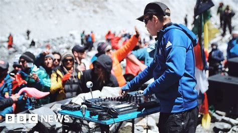 Dj Paul Oakenfold Hosts Everest Party Bbc News