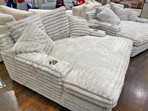 This Super Soft Throw Blanket Sofa Looks Like The Most Cozy Couch Ever