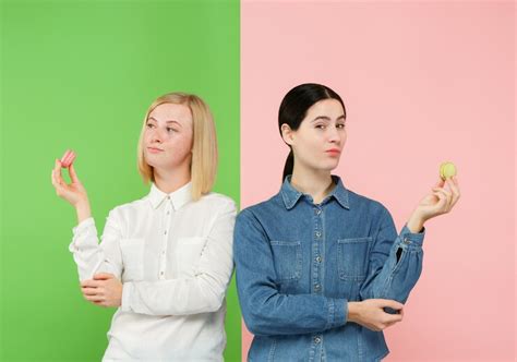 Free Photo Young Beautiful Women Holding Macaroons Pastry In Her Hands