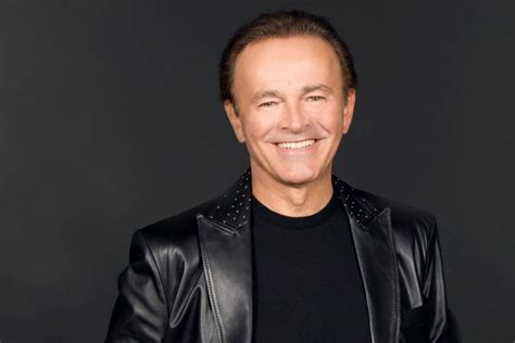 Chitarrista e cantante dei pooh dal 1968, è autore di oltre 140 brani pubblicati, dei quali più di 70 sono stati composti per il gruppo e vanta numerosi e prestigiosi riconoscimenti. Dodi Battaglia: nuovo album in uscita il 20 ottobre 2017 ...