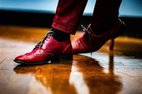 What To Wear With Red Shoes For Men