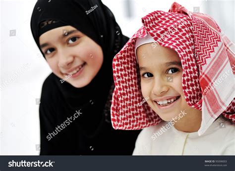 1 259 Arab Brother And Sister Bilder Stockfotos Und Vektorgrafiken Shutterstock