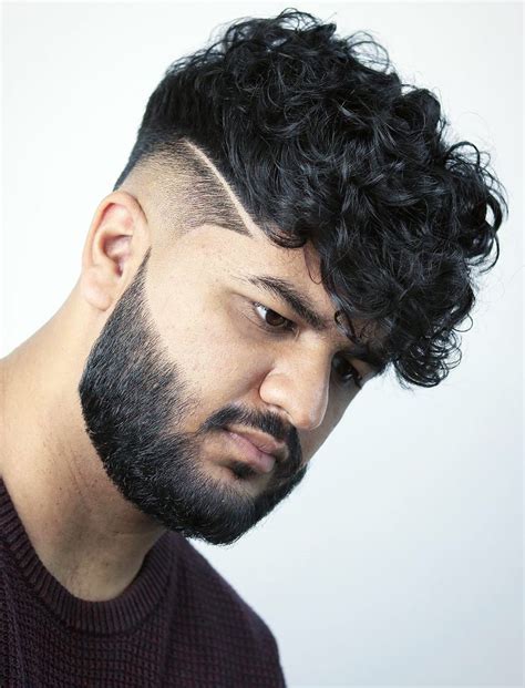 20 Selected Haircuts For Guys With Round Faces 2023