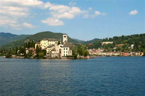 The Italian Lakes Region Lake Como Lake Maggiore Alps And Beyond