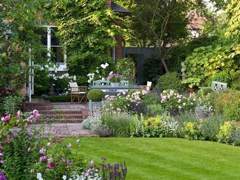 01 Stunning Small Cottage Garden Ideas For Backyard Landscaping In 2020
