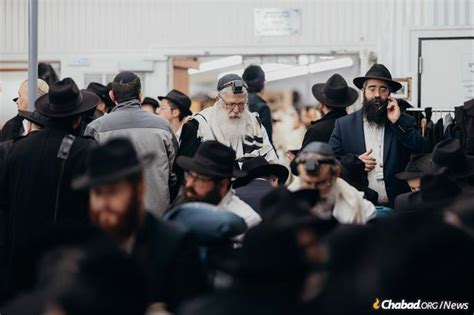 Thousands Of Rabbis Pray For Israel And The World At The Rebbes Ohel