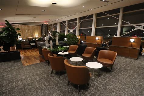 How To Access Air Canada Maple Leaf Lounges