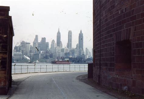 35mm Slide New York City Skyline 1950s Red Border