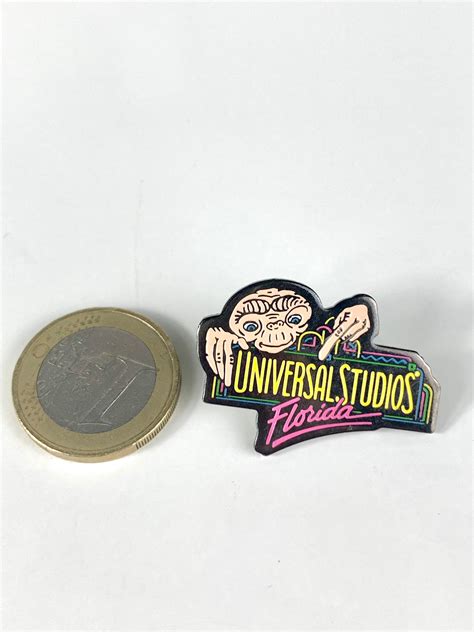 True Vintage Et Universal Studios Hollywood Pin 1982 Etsy