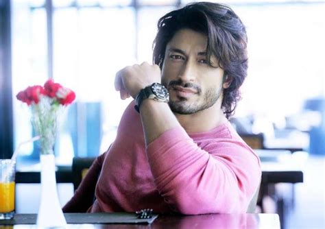 watch ‘commando 2 song vidyut jammwal at his romantic best in ‘tere dil mein bollywood news