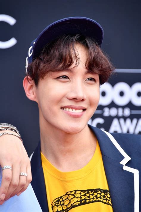 Bts j hope j hope selca. How old is BTS' J-Hope, and is he in a relationship ...
