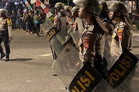 Kerusuhan Pecah Warga Dago Elos Bandung Blokade Jalan Polisi Tembak