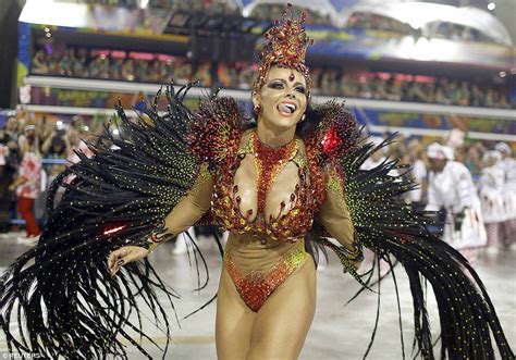 Rain At The Sambadrome Fails To Dampen Spirits At The Rio Carnival Daily Mail Online