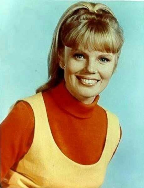 Judy Robinson Lost In Space Space Tv Series Space Hero