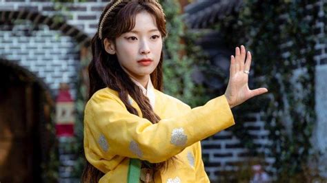 arin oh my girl ungkap kemiripan dengan karakter jin cho yeon drakor terbaru 2022 alchemy of