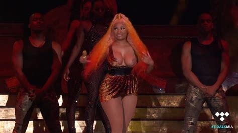Nicki Minaj Tits Exposed Shesfreaky