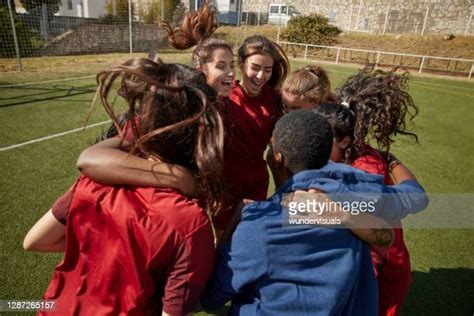 Football Coach Huddle Photos And Premium High Res Pictures Getty Images