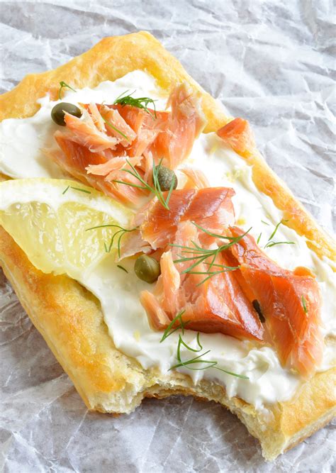 The smoked salmon and cream cheese flavors you love + dill, spinach and eggs baked together to perfection. Easy Smoked Salmon Appetizer Recipe - WonkyWonderful