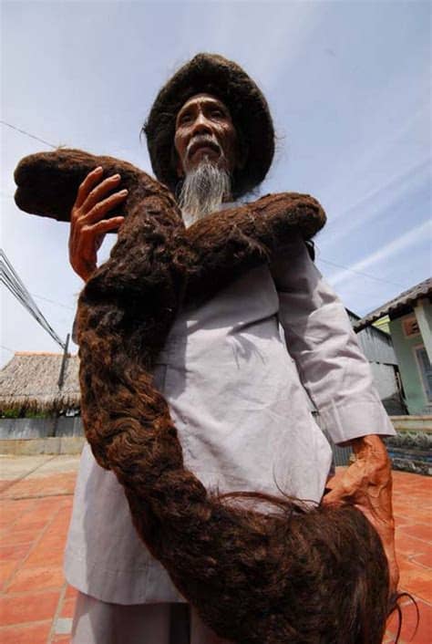 Because natural hair is totes embarrassing, am i right? Men with the longest hair in the world male and some ...