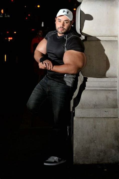 Moustafa Ismail A Man With The Worlds Largest Biceps 12 Pics