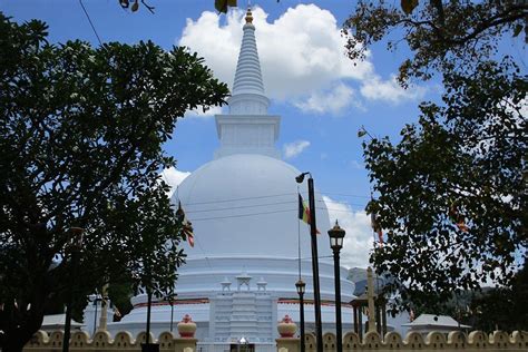 Mahiyangana Temple
