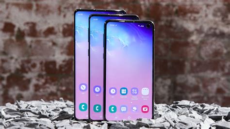 The samsung galaxy s10 and galaxy s10 plus are variations of a single design approach. Samsung Galaxy S10 vs S10e vs S10 5G : le match des specs ...