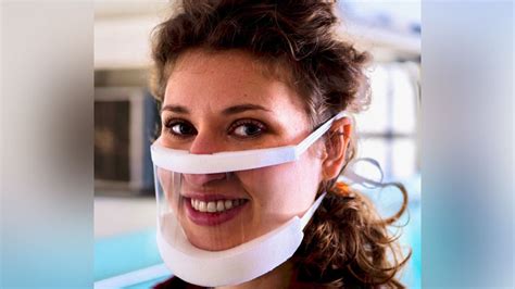 Clear Window Surgical Masks Are A Lifesaver For Patients With Hearing Loss