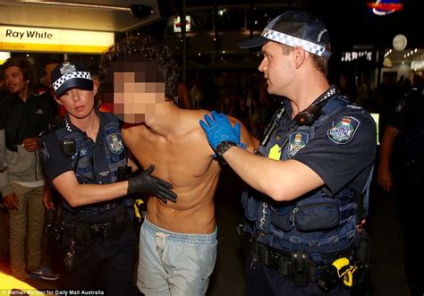Schoolies Are Out In Force On The Gold Coast For Another Wild Night Of Partying Daily Mail Online