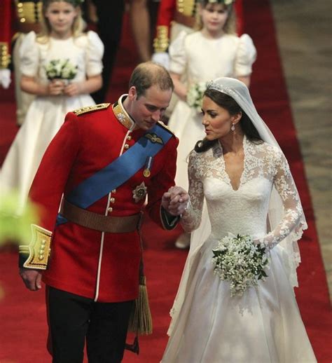 Jak teraz się dowiadujemy, jeszcze w tym roku będzie miała miejsce druga tego typu ceremonia! To był ślub jak z bajki! Księżna Kate i książę William ...