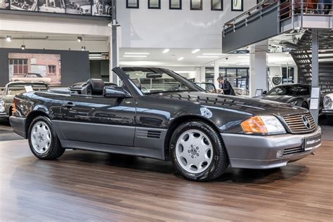Auch stilistisch überzeugt die karosserie des mercedes sl noch heute durch ihren bulligen. Mercedes-Benz 300 SL R129 - Classic Sterne