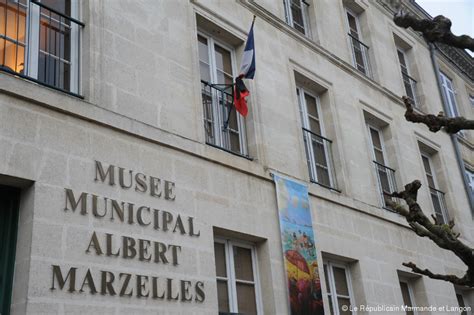 Le gouverneur du colorado, john hickenlooper, ordonne que les drapeaux soient mis en berne 50. Deuil national: drapeaux en berne et minute de silence ce ...