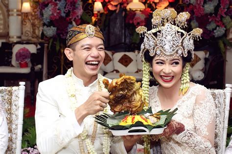 Prosesi Pernikahan Adat Sunda Yang Menginspirasi Ide Wedding Favors