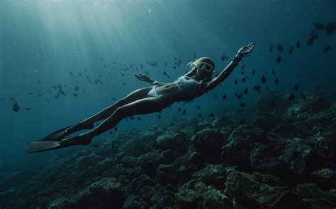 wallpaper dark women underwater swimming water 1920x1200 wallpapermaniac 1249633 hd