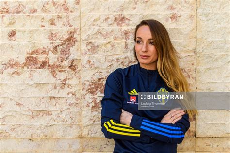 Nice moment in the player tunnel after the game when kosovare asllani saw jessica mcdonald, tobin heath and lindsey horan #fifawwc #swe #usa . Kosovare Asllani em 2020