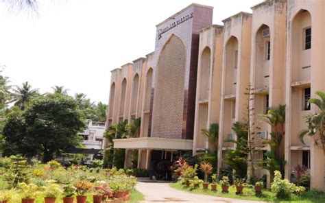 National College Trichy Courses Fee Cut Off Ranking Admission