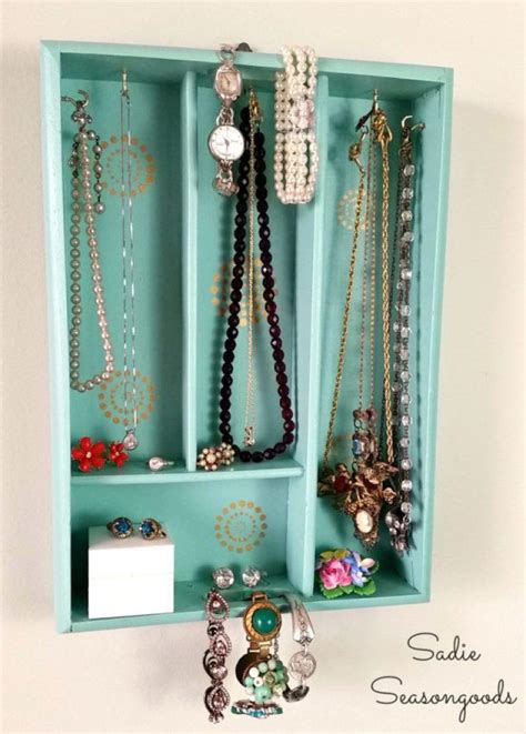 Easy do it yourself jewelry stand. EASY Inexpensive Do it Yourself Ways to Organize and Decorate your Bathroom and Vanity {The BEST ...