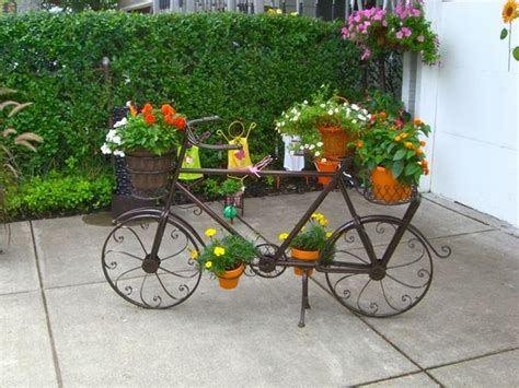 Upcycling Bikes In The Garden 14 Ideas For Bicycle Planters