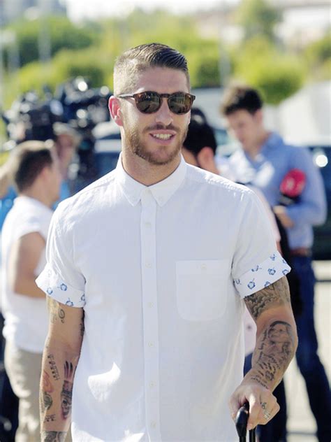 Sergio ramos back in madrid squad. Simple white button down. | メンズ ヘアスタイル, メンズヘアカット, メンズ 髪