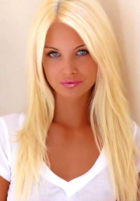 A Very Sweet Little Blonde In A White T Shirt Beauty Girl Beauty