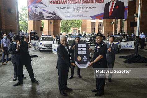 The star 643.477 views5 months ago. Datuk Seri Hamzah Zainudin Serah Kenderaan Peronda Baharu PDRM