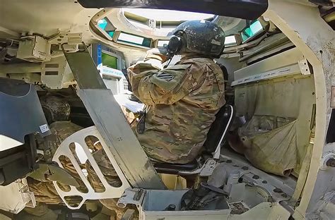 Fascinating Video Shows What It S Like To Operate An M Abrams Tank